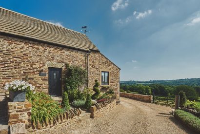 The exterior of Horseshoe House, Peak District