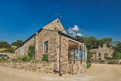 The exterior of Horseshoe House, Peak District