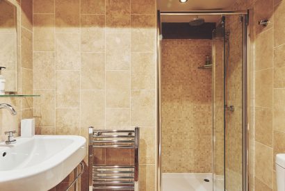 A bathroom at Woodpecker Loft, Peak District