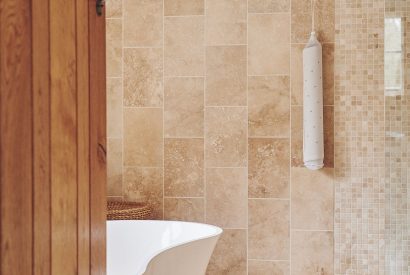 The bath tub at Woodpecker Loft, Peak District