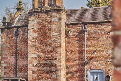 exterior - Lakeside Cottage - Cheshire cottages