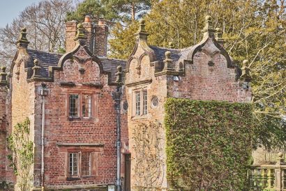 outside1 - Lakeside Cottage - Cheshire cottages
