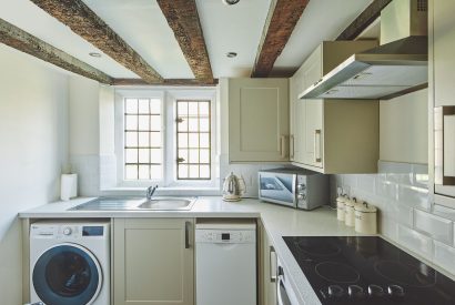 kichen1 - Lakeside Cottage - Cheshire cottages