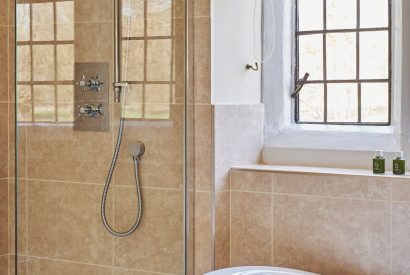 en suite - Lakeside Cottage - Cheshire cottages