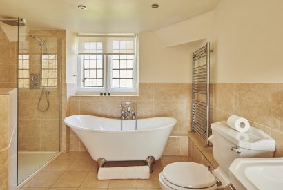 bathroom - Lakeside Cottage - Cheshire cottages