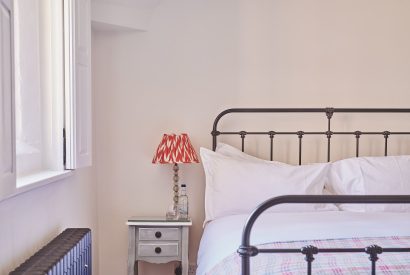 bedroom7 - Lakeside Cottage - Cheshire cottages
