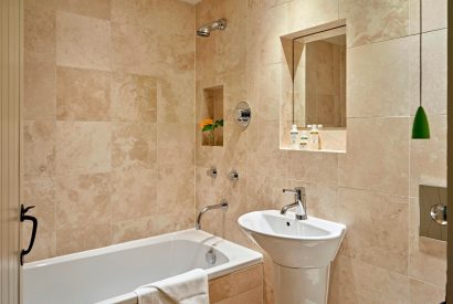 A bathroom at Dartington Cottage, Devon