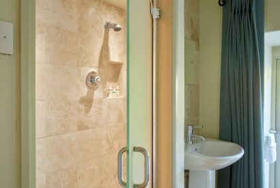 A bathroom at Dart Cottage, Devon