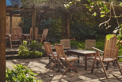 The outdoor dining area at Tennyson House, Cotswolds