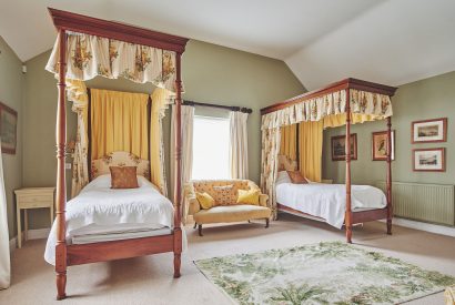 A twin bedroom at Tennyson House, Cotswolds