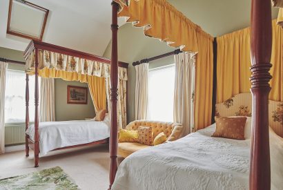 A twin bedroom at Tennyson House, Cotswolds
