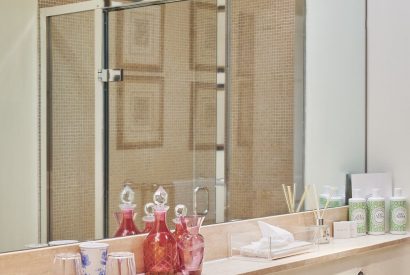 A bathroom at Tennyson House, Cotswolds
