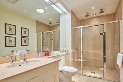 A bathroom at Tennyson House, Cotswolds