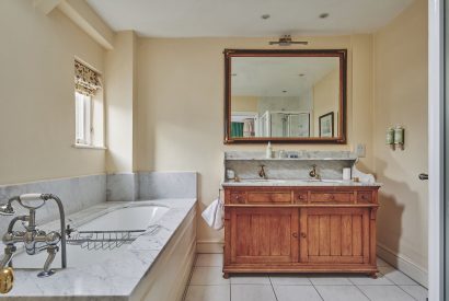 A bathroom at Tennyson House, Cotswolds