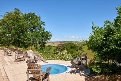 A hot tub at Buckfast Cottage, Devon