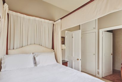 A bedroom at Donne Cottage, Cotswolds