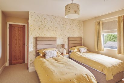 A twin bedroom at Upper Tumble Cottage, Shropshire Hills
