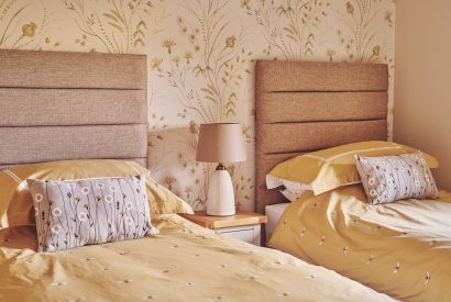A twin bedroom at Upper Tumble Cottage, Shropshire Hills