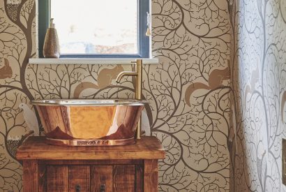 A bathroom at Upper Tumble Cottage, Shropshire Hills