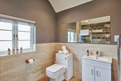 The shower room at The Dairy Barn, Worcestershire 