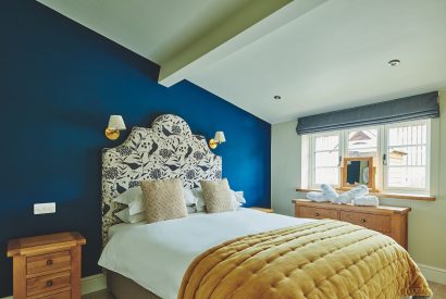 A bedroom at Hay Bale Cottage, Worcestershire