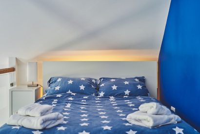 A double bed at Oakfield, Somerset