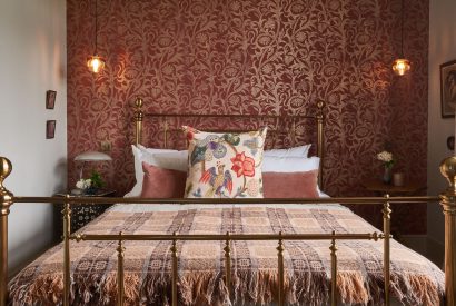 A double bedroom at Lakeside Manor, Cotswolds