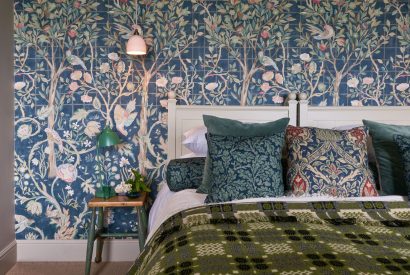 A double bedroom at Lakeside Manor, Cotswolds