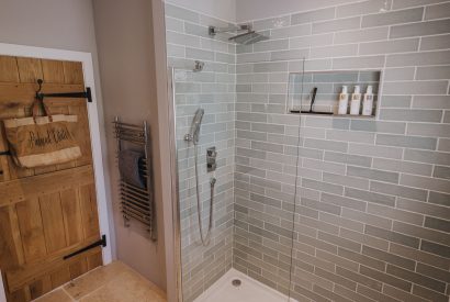 A large family bathroom at Brickworks and Vines, Isle of Wight