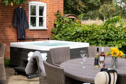 The exterior of Hedge Farmhouse, Buckinghamshire