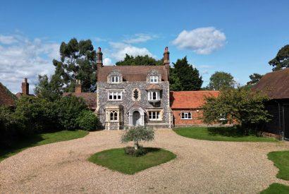 The exterior of Hedge Farmhouse, Buckinghamshire