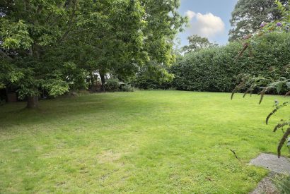 The exterior of Hedge Farmhouse, Buckinghamshire