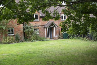 The exterior of Hedge Farmhouse, Buckinghamshire