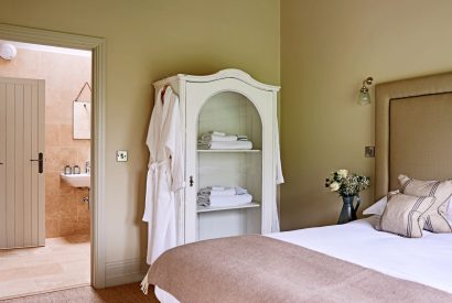 Double bedroom at The Peacock, Ledbury