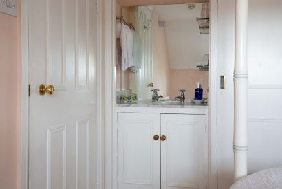 Four poster bedroom at Byron Cottage, Cotswolds