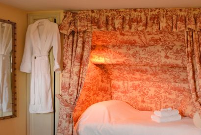 A double bedroom at Byron Cottage, Cotswolds