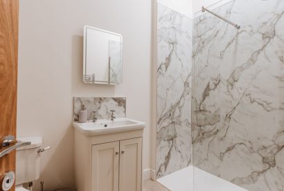 An en-suite bathroom at Galileo, Shropshire