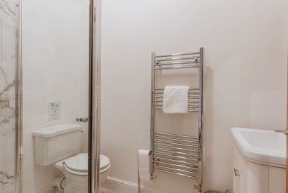 An en-suite bathroom at Galileo, Shropshire