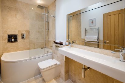 The family bathroom at Lomond House, Loch Lomond