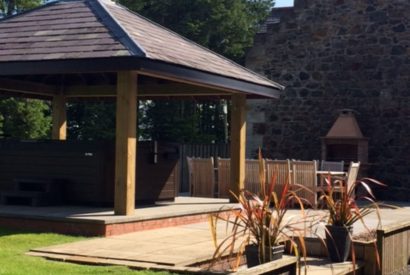 The hot tub area at Mackenzie House, St Andrews