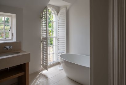 An en-suite bathroom at Muirfield Green, East Lothian