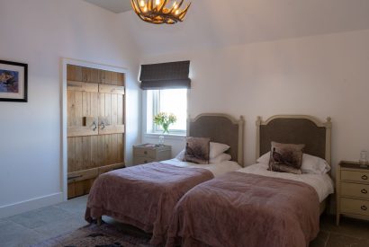 A twin bedroom at Torran Steading, Perthshire