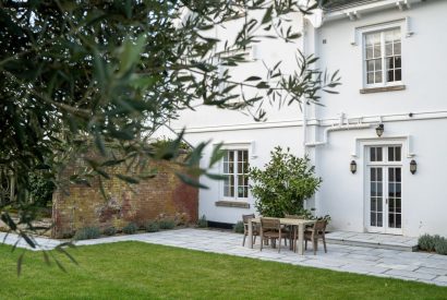 Outdoor dining at White Exeter House, Devon