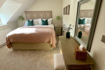 A double bedroom at Acacia Cottage, Hampshire