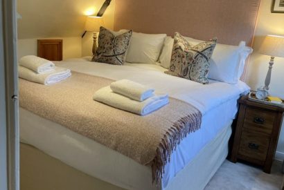 A double bedroom at Evergreen Cottage, Hampshire