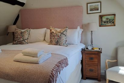 A double bedroom at Evergreen Cottage, Hampshire