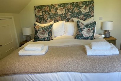A double bedroom at Evergreen Cottage, Hampshire