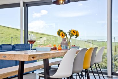 The dining table at Seascape House, Cornwall