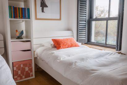 A twin bedroom at Wisteria Farmhouse, Cornwall