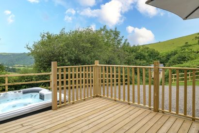 The decking and hot tub at Bracken Barn, Devon